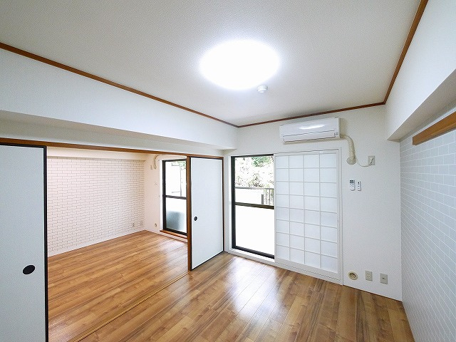 プレジール学園前の洋室