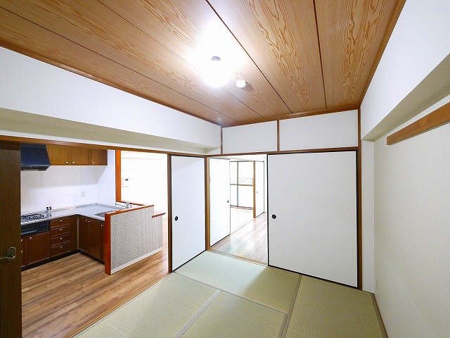 プレジール学園前の和室