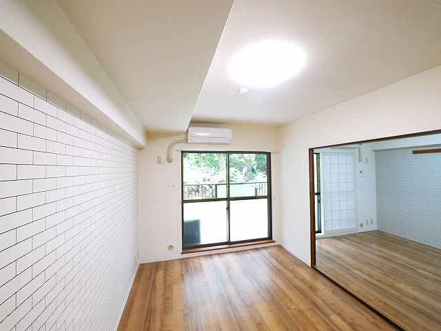 プレジール学園前の居間・リビング