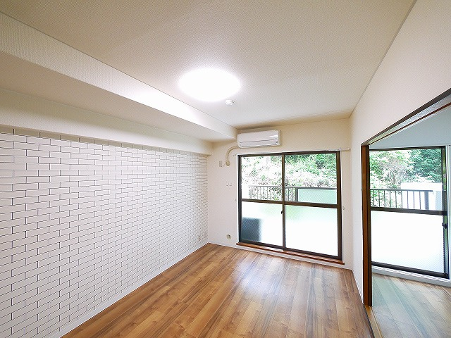 プレジール学園前の居間・リビング