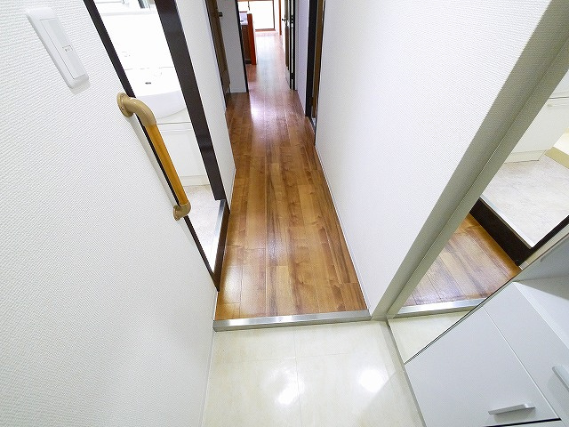 プレジール学園前の玄関