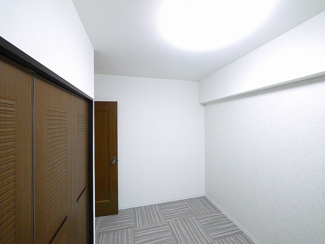 プレジール学園前の洋室