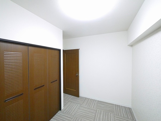 プレジール学園前の洋室