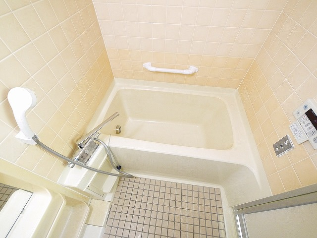 プレジール学園前の浴室