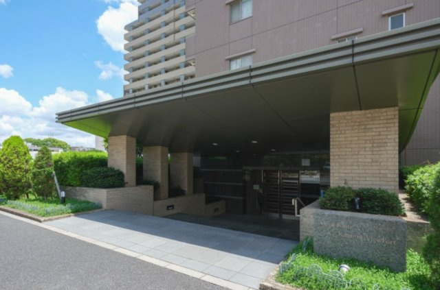 クレストフォルム亀戸ビューフォートのエントランス