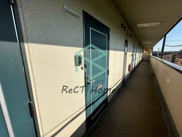 レジデンス西庄の玄関