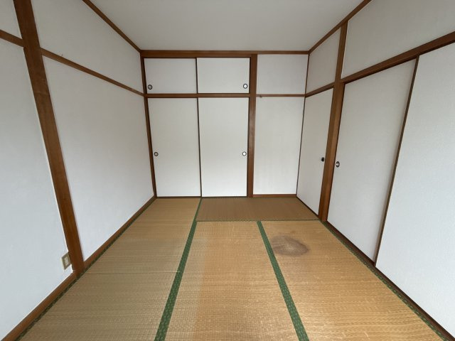 西河野貸家東の寝室