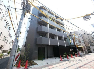 【外観】 | PREMIUM CUBE 中野新橋 DEUX | 鉄筋コンクリート造のがっちりとした建物。