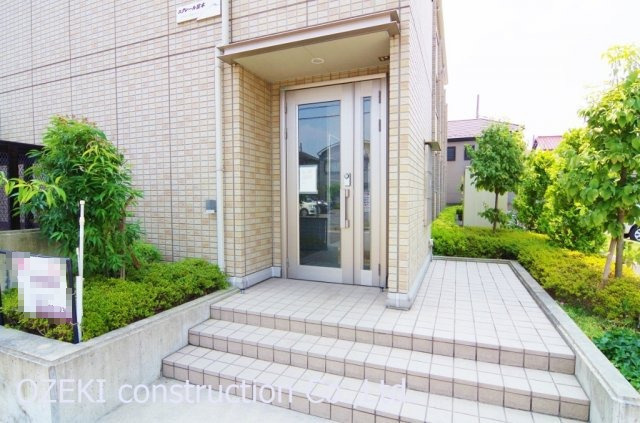 エクレール宮本のエントランス