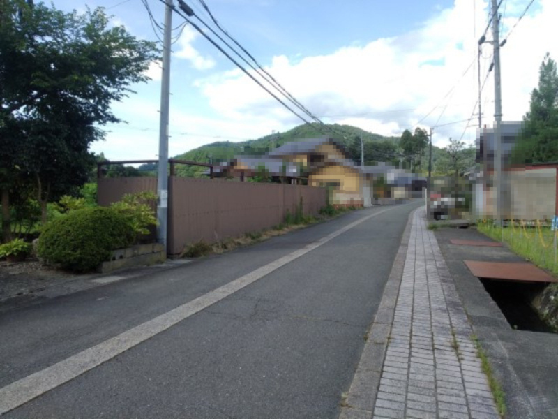 高島市朽木市場367坪土地の前面道路含む現地写真
