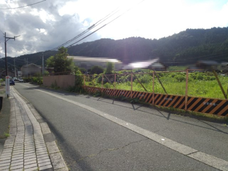 高島市朽木市場367坪土地の前面道路含む現地写真