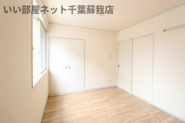 サンモールおゆみ野Ａの寝室|広くて明るい寝室