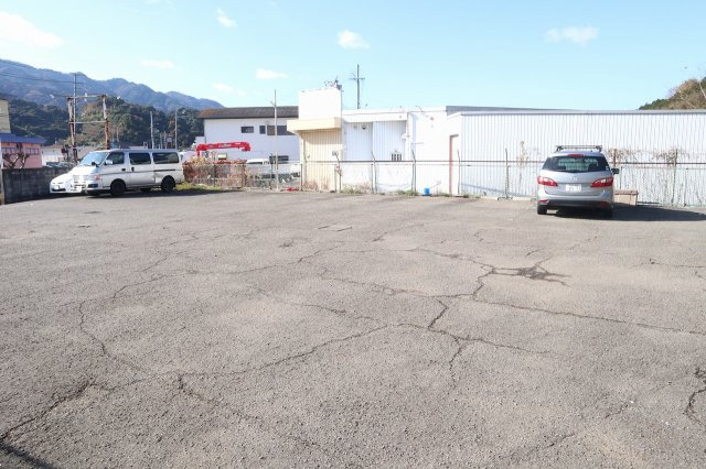 コーポ海南東の駐車場