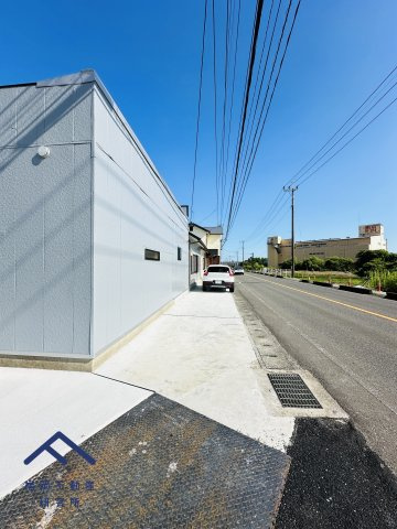 佐賀県神崎郡吉野ヶ里町吉田　戸建ての前面道路含む現地写真