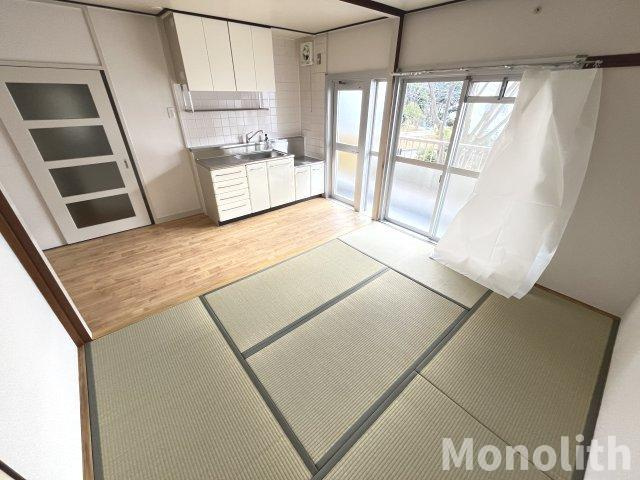堺市南区茶山台２丁の賃貸マンションの居間・リビング