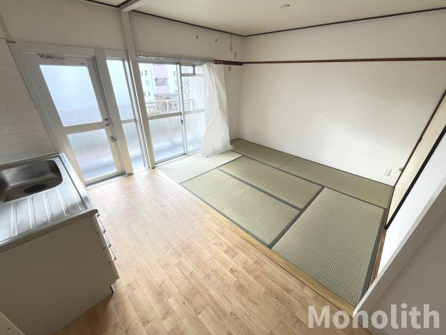 堺市南区茶山台２丁の賃貸マンションの居間・リビング