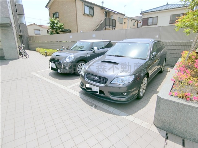 ルーブル西蒲田参番館の駐車場
