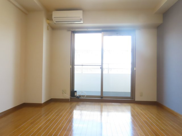 アニマート姫島の洋室