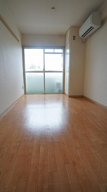 岩元ビルの居間・リビング