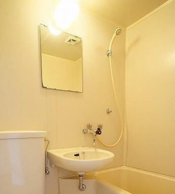 岩元ビルの洗面所