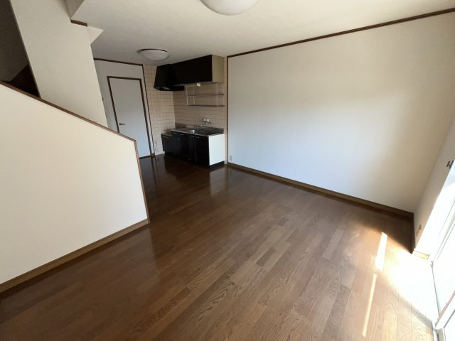 MKハイツ２号館の居間・リビング