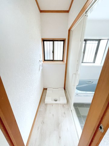 郡山市大槻町笹ノ台　中古戸建の脱衣所|脱衣所には洗濯機置き場もあります！