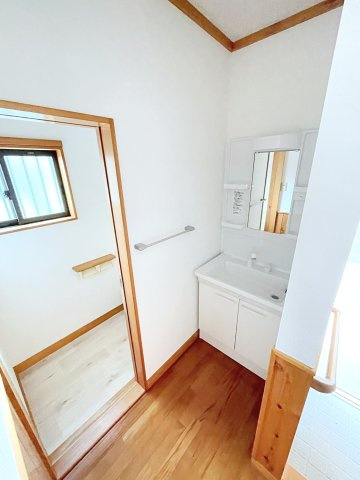 郡山市大槻町笹ノ台　中古戸建の独立洗面台