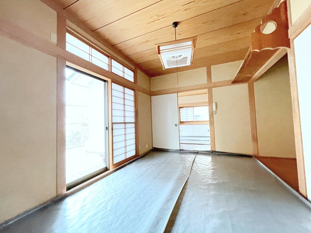 郡山市大槻町笹ノ台　中古戸建の和室|神棚付きの6帖の和室！
