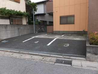 【駐車場】
