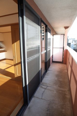 【バルコニー】 | グローバルヴィラ弐番館 | 広いバルコニーがいいでしょ。