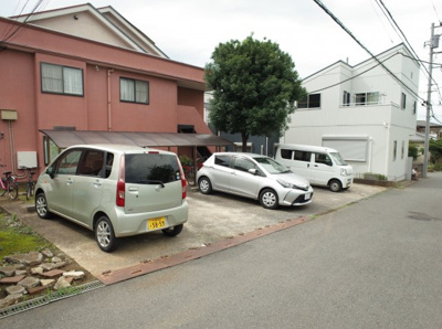 【駐車場】 | グローバルヴィラ弐番館 | 敷地内に駐車場もございます！