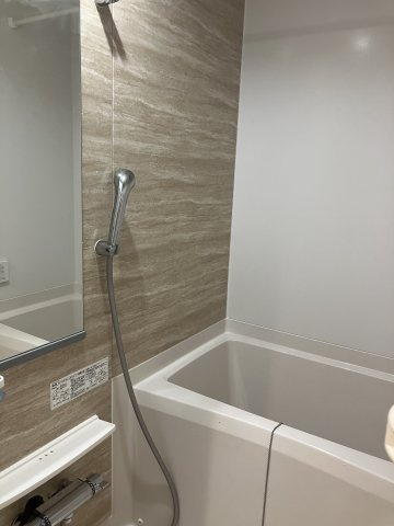 【浴室】 | MKS Villa | ゆったりと脚を伸ばしてくつろげるバスルーム