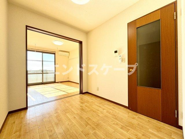 エレガンスクエアAの洋室|高崎、前橋エリアのお部屋探しはエンドスケープまで！お客様の理想お聞かせ下さい♪