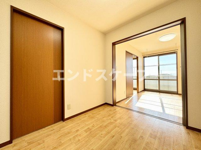 エレガンスクエアAの洋室|高崎、前橋エリアのお部屋探しはエンドスケープまで！お客様の理想お聞かせ下さい♪
