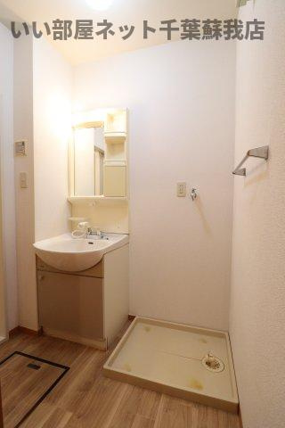 ファースト・エアフォルクⅠの洗面所|明るい洗面所です