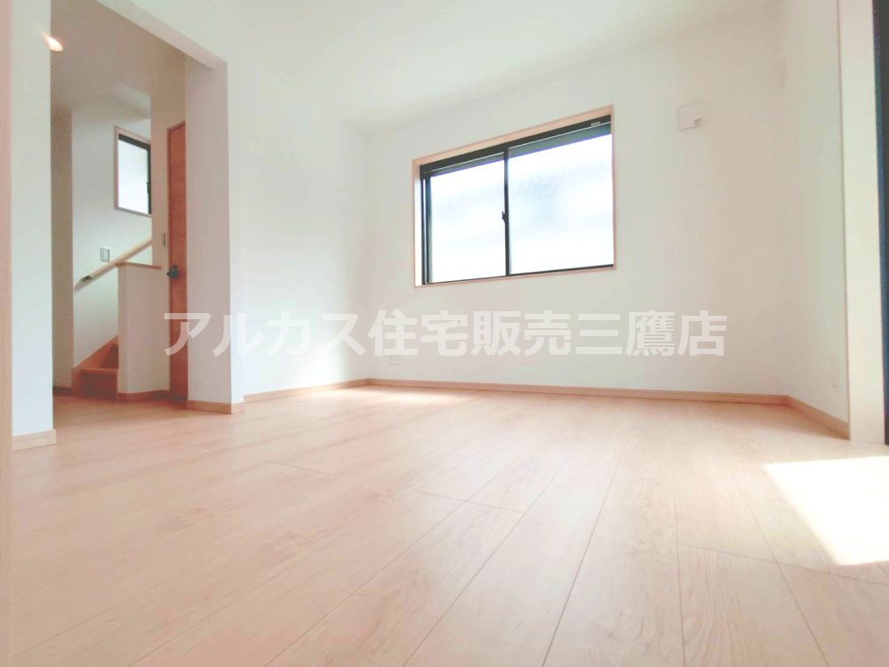 調布市深大寺北町４丁目 中央線 三鷹駅 新築戸建の居間・リビング