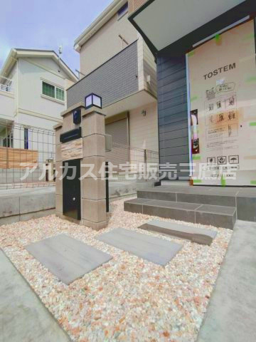 調布市深大寺北町４丁目 中央線 三鷹駅 新築戸建のエントランス