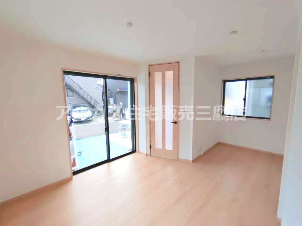 調布市深大寺北町４丁目 中央線 三鷹駅 新築戸建の居間・リビング