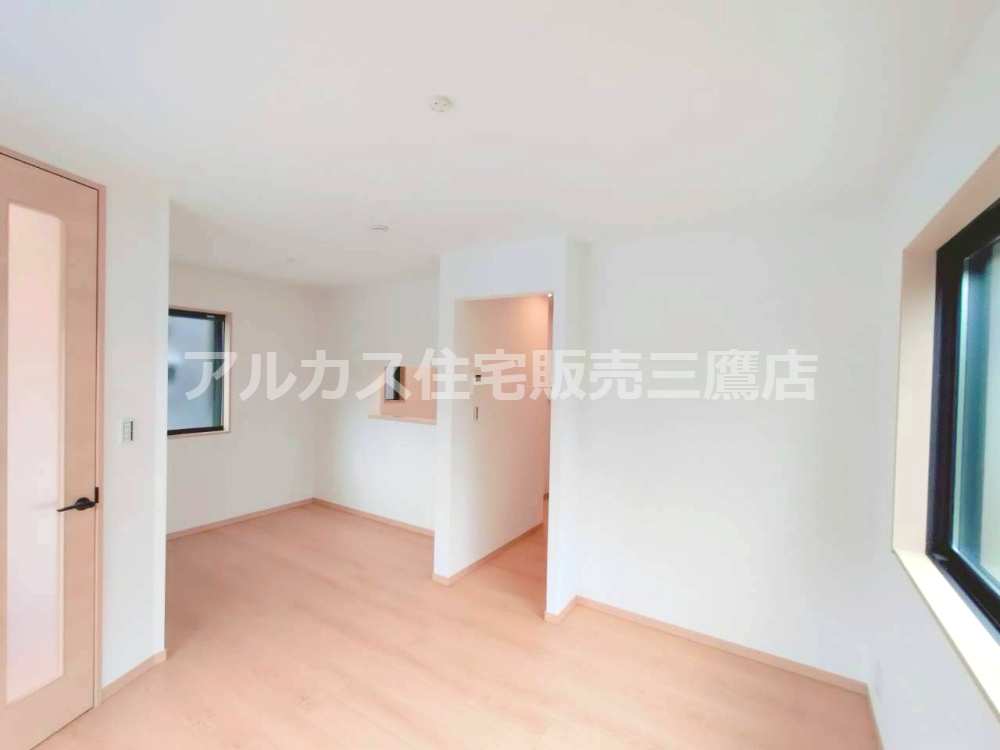 調布市深大寺北町４丁目 中央線 三鷹駅 新築戸建の居間・リビング