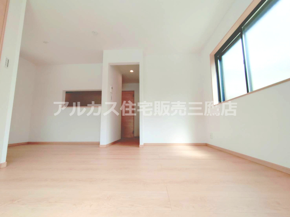 調布市深大寺北町４丁目 中央線 三鷹駅 新築戸建の居間・リビング