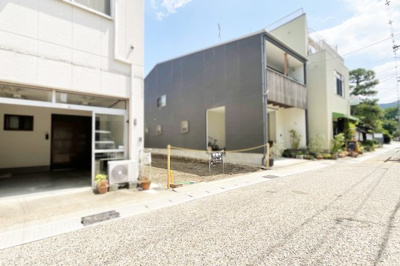 【前面道路含む現地写真】 | 宇治市五ケ庄西浦　土地 | 【参考プラン情報】
1階の居室は振り分けの間取りでプライバシー性の高い設計になっています。クローゼット完備でお部屋を広く使用できますね(*´▽｀*)