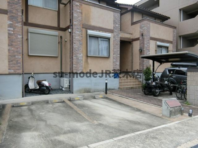 アネスティコートの駐車場