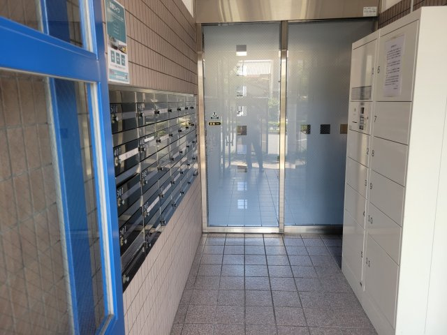 スカイハイツ中野のエントランス