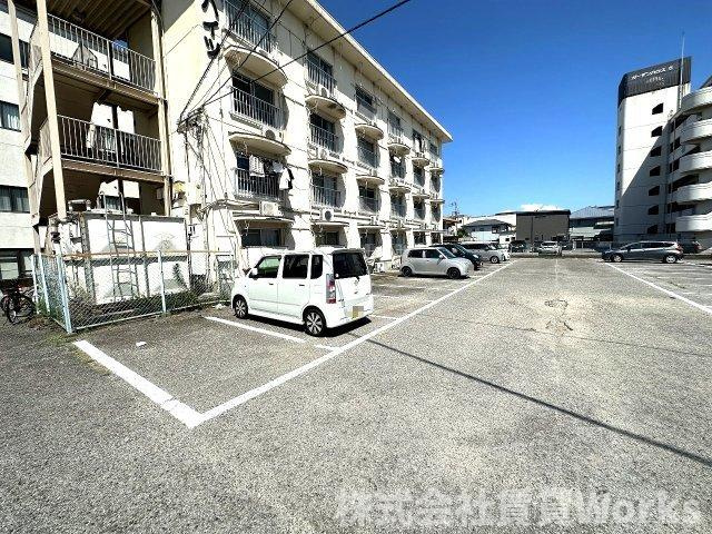山本ハイツの駐車場|車をお持ちの方に嬉しい駐車場付きの物件です