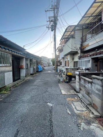 守口市寺方元町一丁目　中古テラスの前面道路含む現地写真|前面道路含む現地写真です