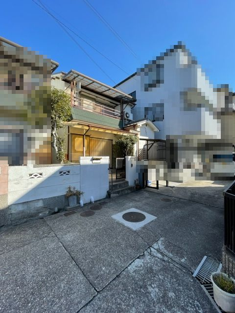 神戸市西区王塚台2丁目 中古戸建の前面道路含む現地写真