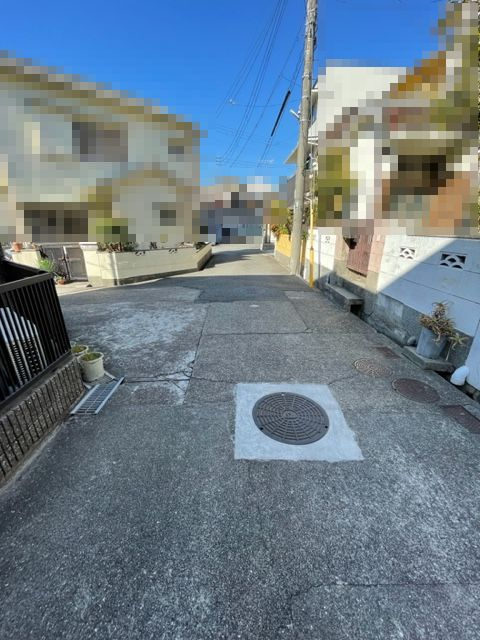 神戸市西区王塚台2丁目 中古戸建の前面道路含む現地写真