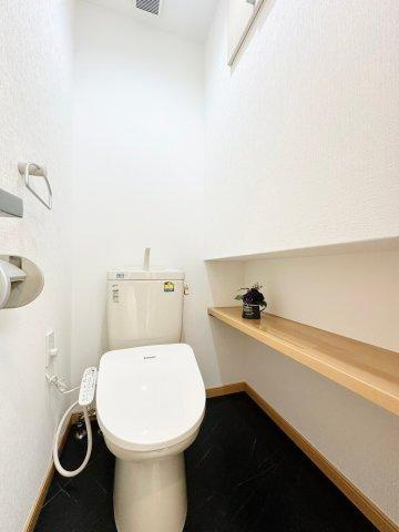 大日町2丁目　中古一戸建てのトイレ|トイレ　リフォーム済み　カウンター付き■物件内覧・資金計画相談・住宅ローン相談、リフォーム相談、お問合せ受付中■
※当日・翌日のご内覧、ご相談はお電話でのお問合せがスムーズです！