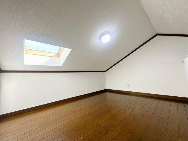 大日町2丁目　中古一戸建ての内装|ロフト　天窓付きで明るい空間です■物件内覧・資金計画相談・住宅ローン相談、リフォーム相談、お問合せ受付中■
※当日・翌日のご内覧、ご相談はお電話でのお問合せがスムーズです！