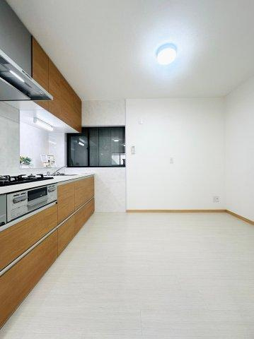 大日町2丁目　中古一戸建てのキッチン|LDK14.75帖　リフォーム済み　通風良好■物件内覧・資金計画相談・住宅ローン相談、リフォーム相談、お問合せ受付中■
※当日・翌日のご内覧、ご相談はお電話でのお問合せがスムーズです！